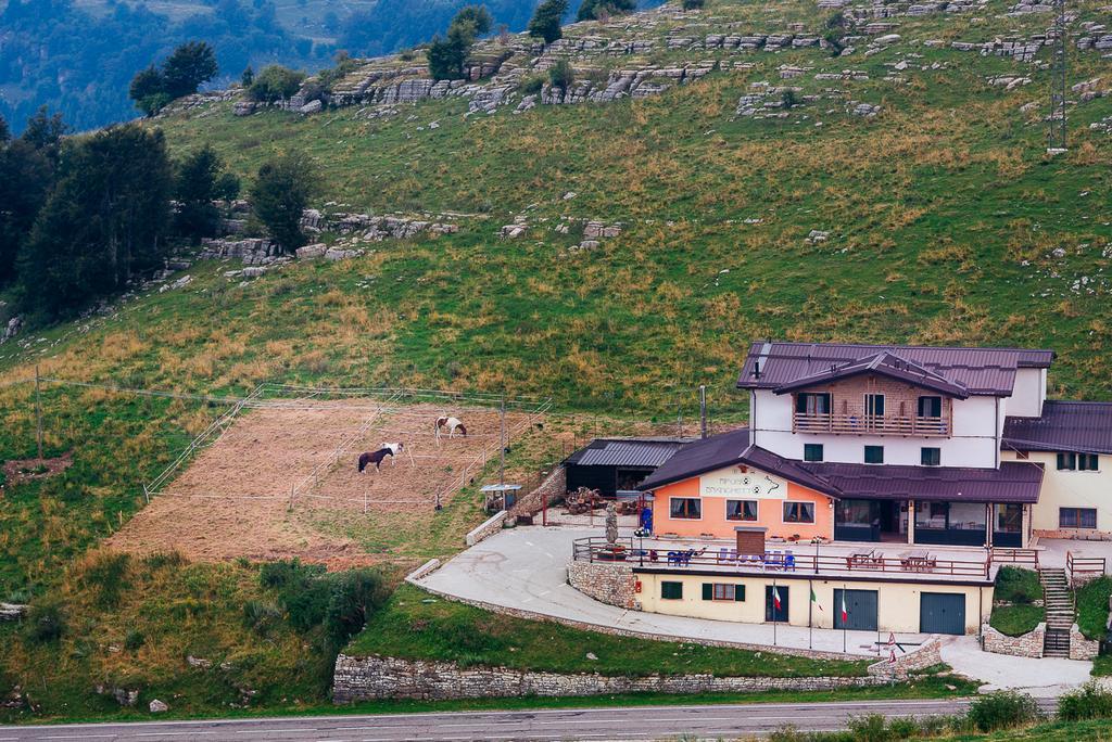 Rifugio Branchetto Hotel Bosco Chiesanuova Exterior photo